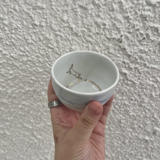 kalíšek se zlatým zajícem